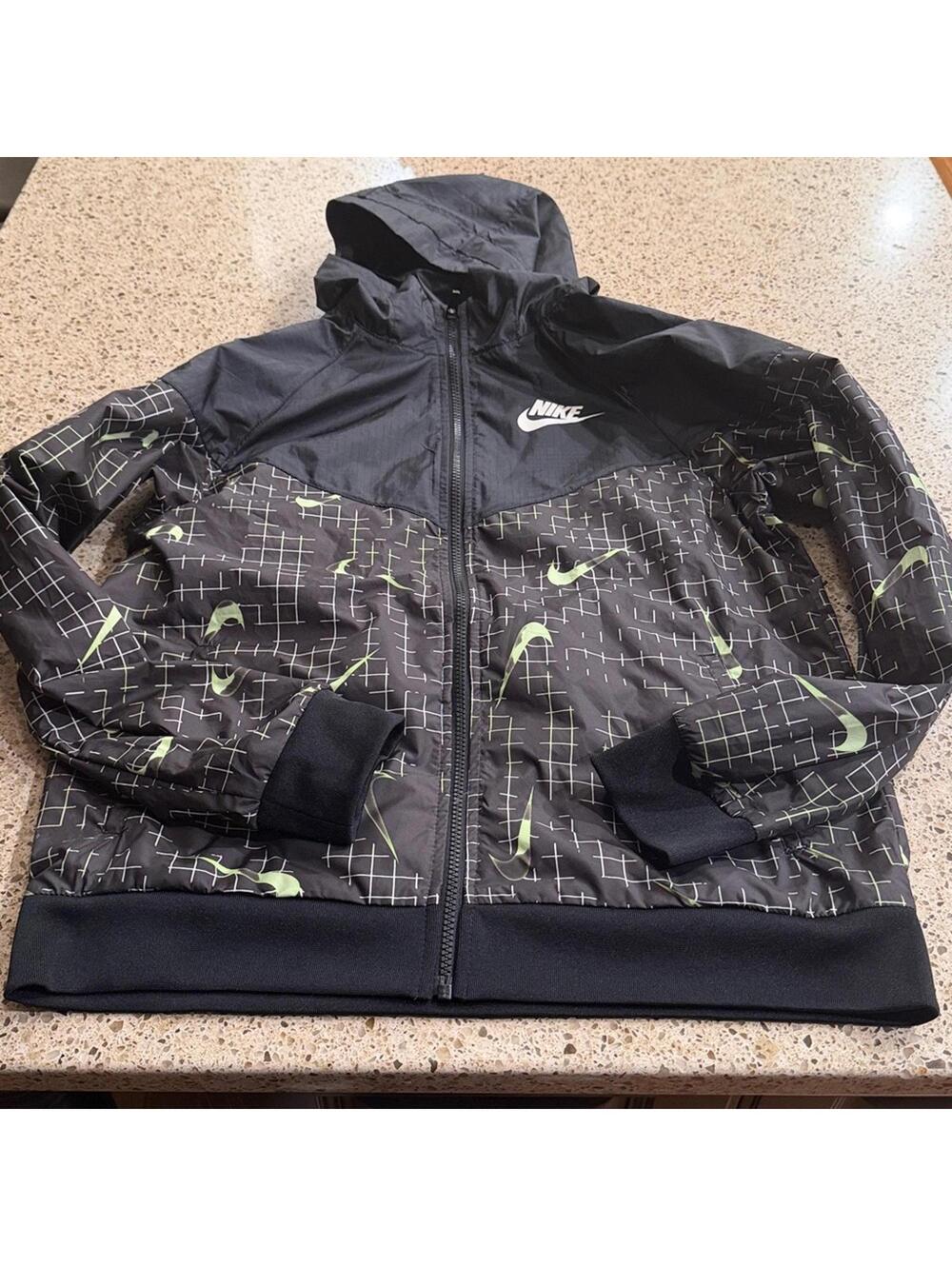 Nike warm up jacket size youth XL